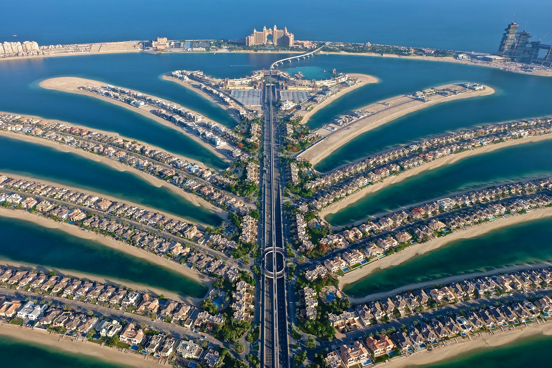 Ultimate Guide to Palm Jumeirah Properties - Dubai luxury real estate insight by Clementine Munro